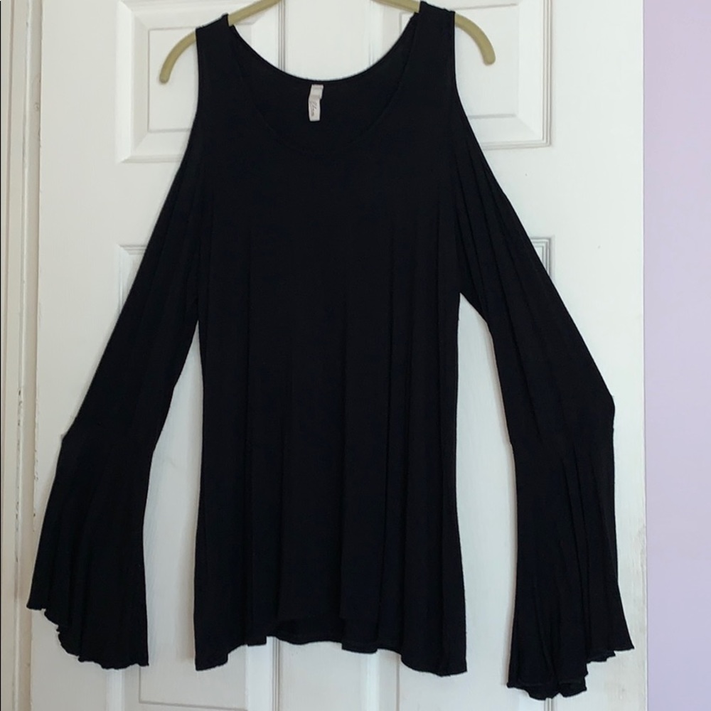 Elan black open shoulder long big sleeve shirt